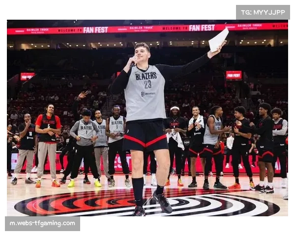 杨瀚森融入开拓者快节奏训练 展现强大内线冲击力 杨瀚森融入开拓者快节奏训练 展现强大内线冲击力